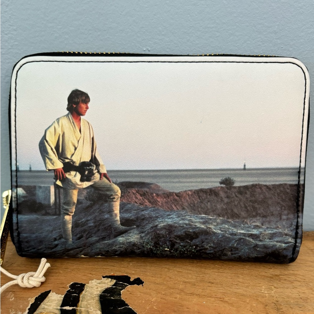 NEW Star Wars A New Hope Luke And Leia Scenes Zip Around Wallet Loungefly NWT - Picture 3 of 4